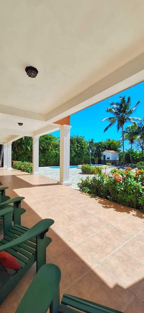 9th Hole Villa
