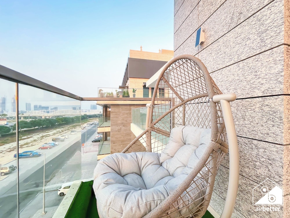 Luxury 1BR w/ Balcony & Burj Khalifa View