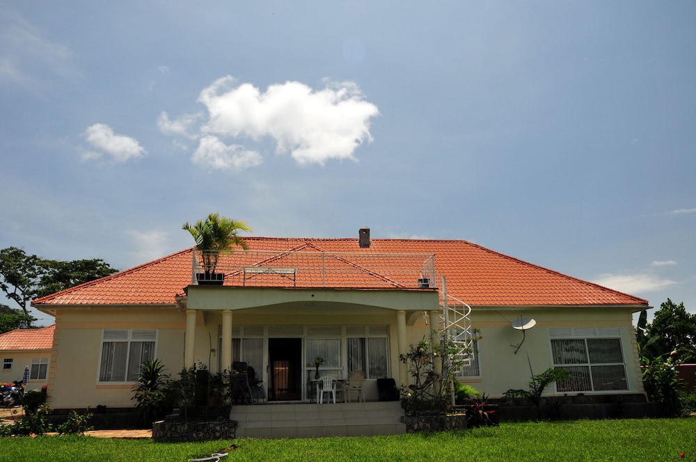 Victoria Lake View Guest House & Safaris view 2