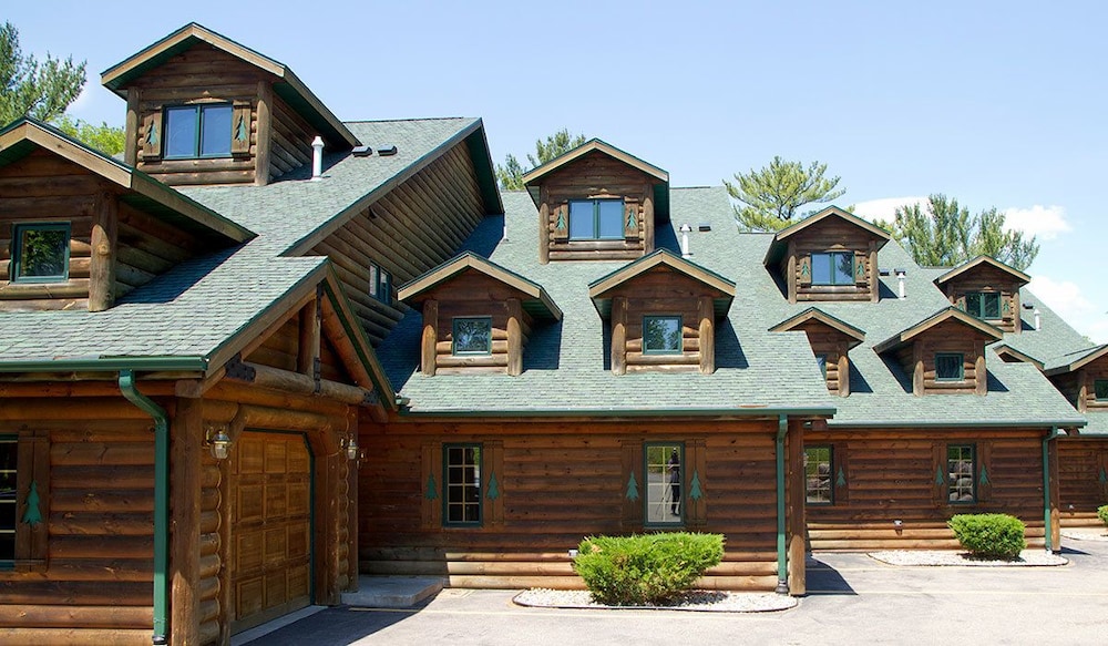 Hotel Log Gables - Lake Front - Image 1