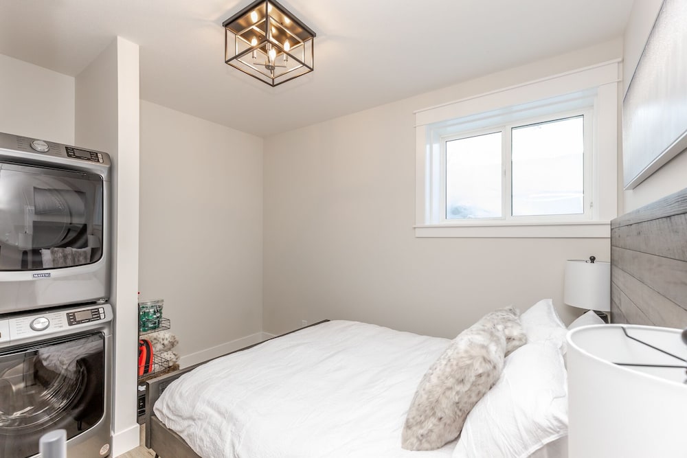 The White Pearl - Luxury Chalet W/mountain Views view 4
