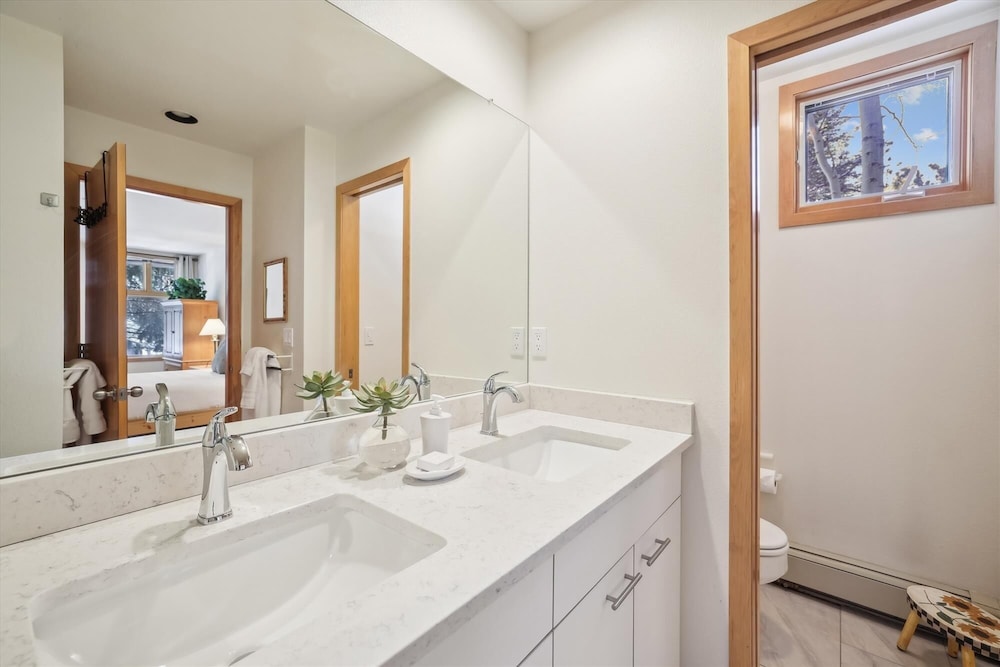 River Glen 107c 2 Bedroom Condo