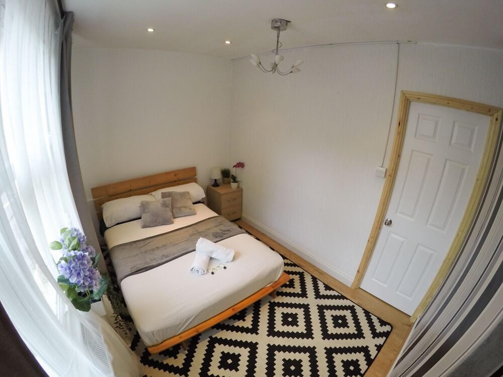 Hollybush Row Rooms view 3