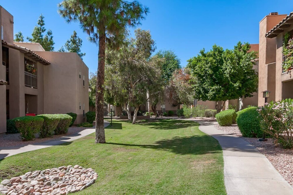 Gorgeous North Scottsdale 2 Bdrm Condo view 5