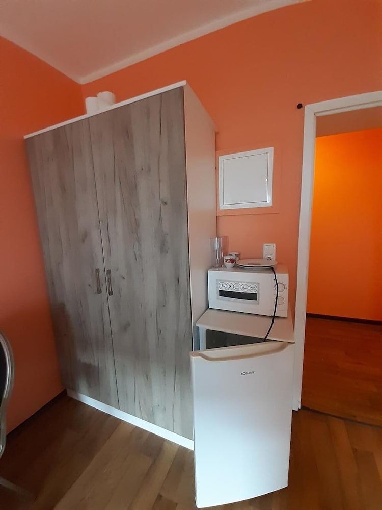 2-Rent Group Hostel Rooms&Apartments TUB19A