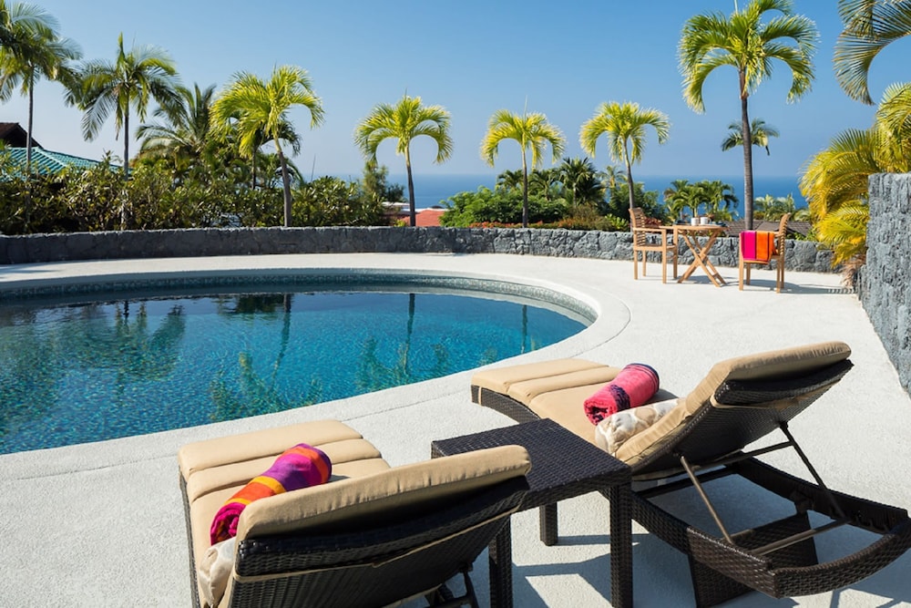 Gated Keauhou Residences w Ocean Views Pool