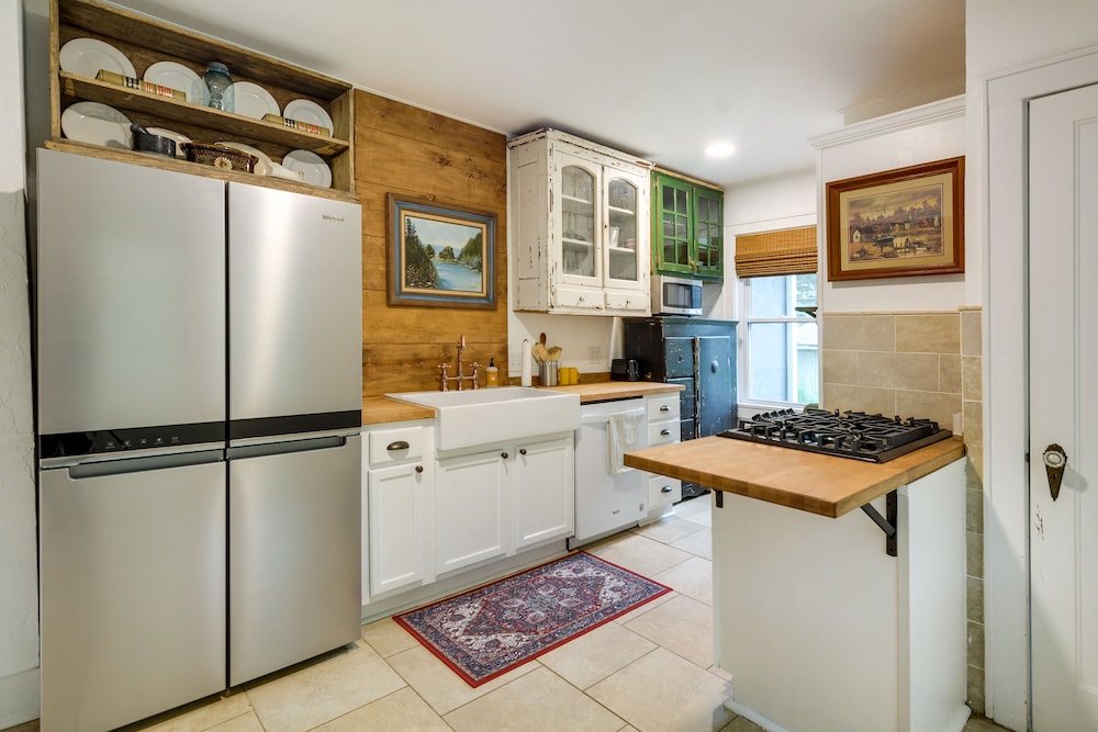 Springfield Vacations - Whimsical Cottage Near Springfield Art Museum! - Property Image 27