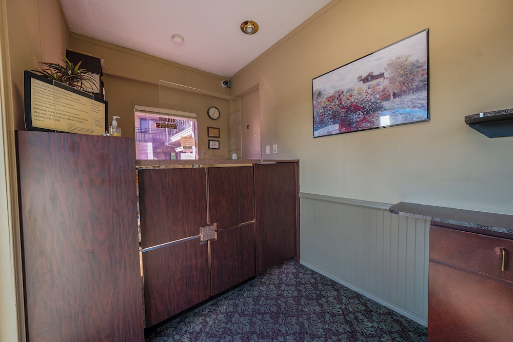 Broadway Inn view 5