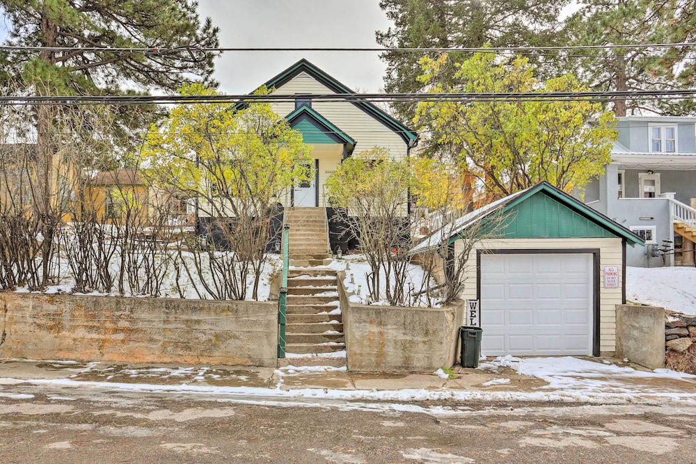 Mountain-view Lead Home w/ Patio + Fire Pit! view 4