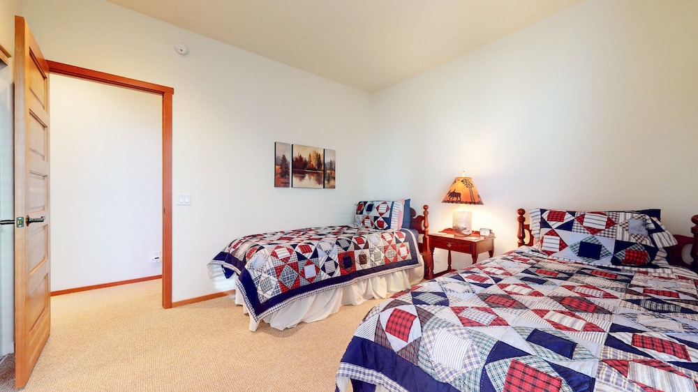Snowcreek V #819 4 Bedroom Condo