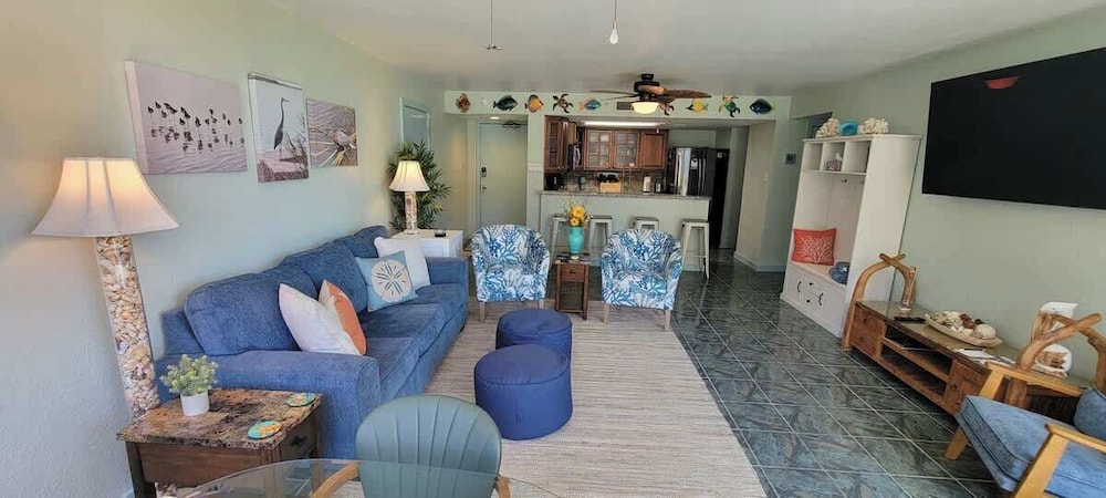 Beachfront Hotspot - New Furnishings - Pool - 1st Floor