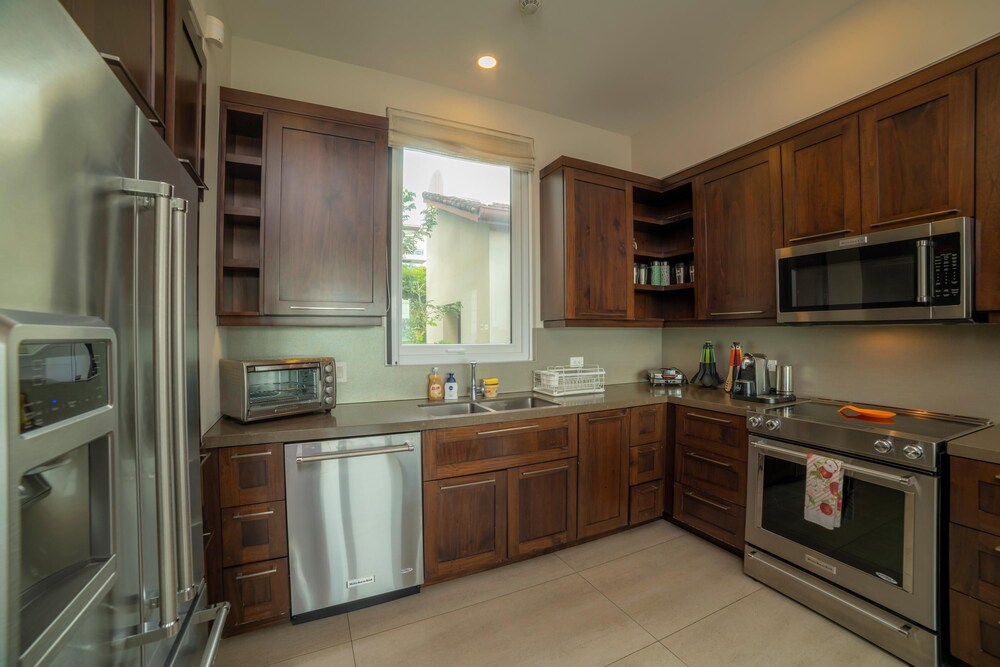 Miramar 5D -3 Bedr 3 Bath Ocean View