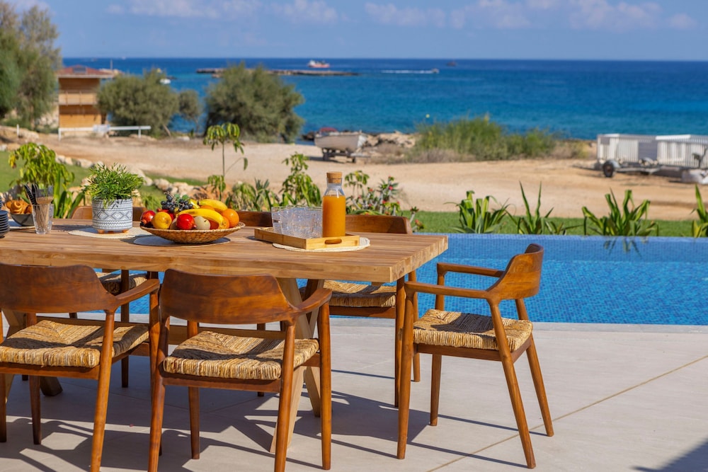 Protaras Beachfront Villla Mimosa
