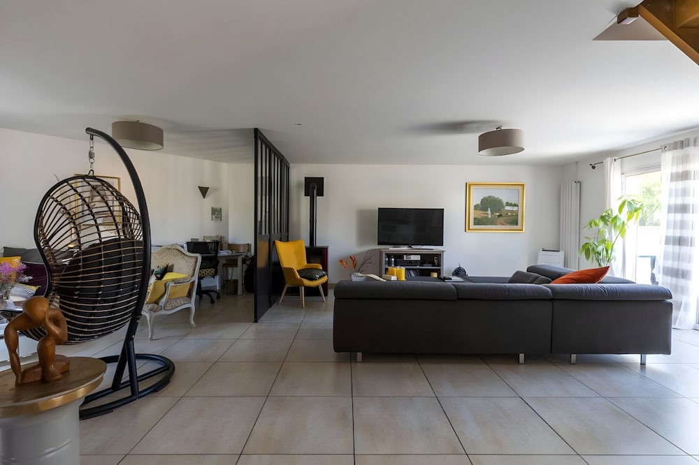 Trackside Retreat - Ideal Base in Le Mans
