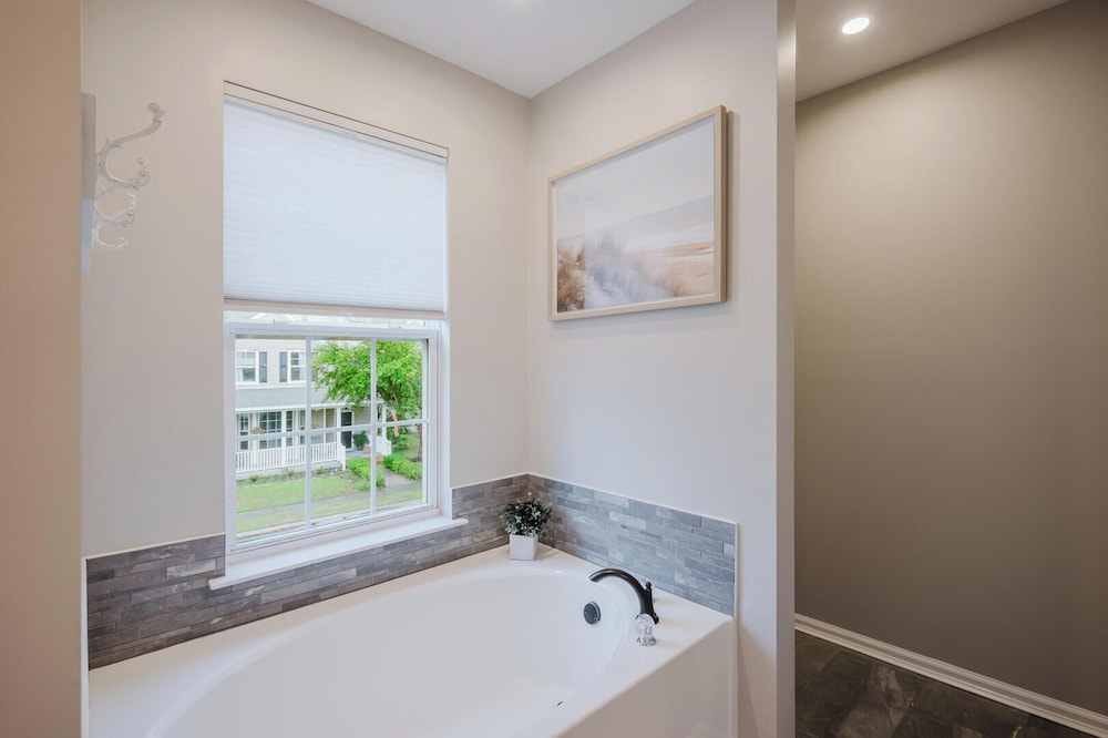 Lowcountry Lodge! In the Heart of Historic Old Town Bluffton SC
