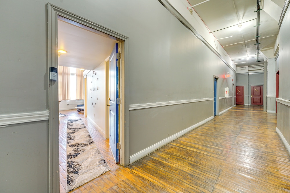 Explore Corktown: Updated Loft Next to Riverwalk!