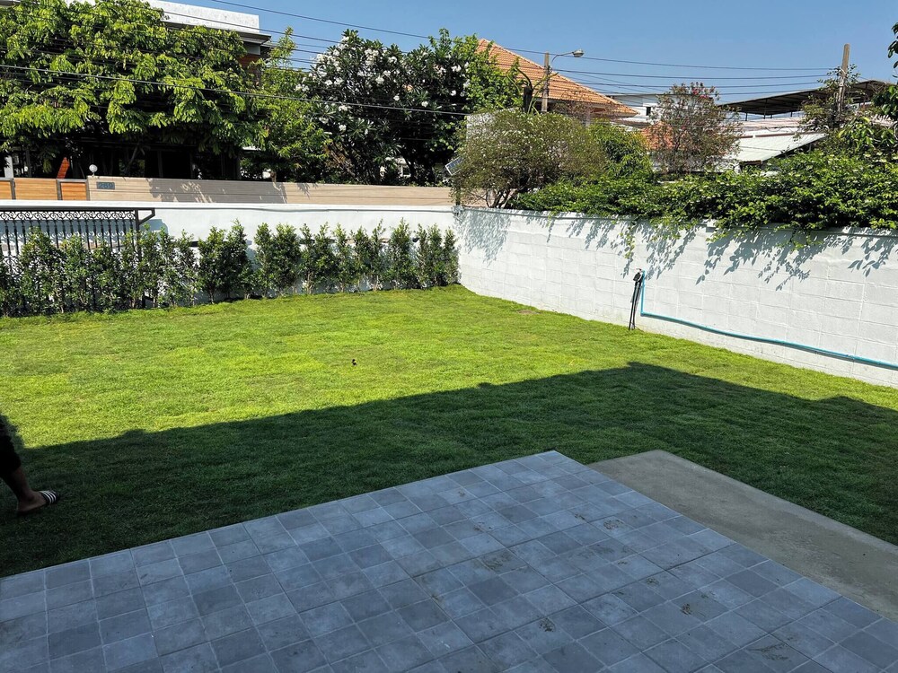 5 Beds 452sqm With Private Garden Pet-friendly Cctv Quiet and Homey