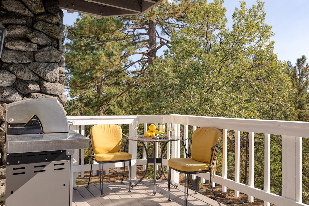 Enchanted Forest by Avantstay Indoor Hot Tub!