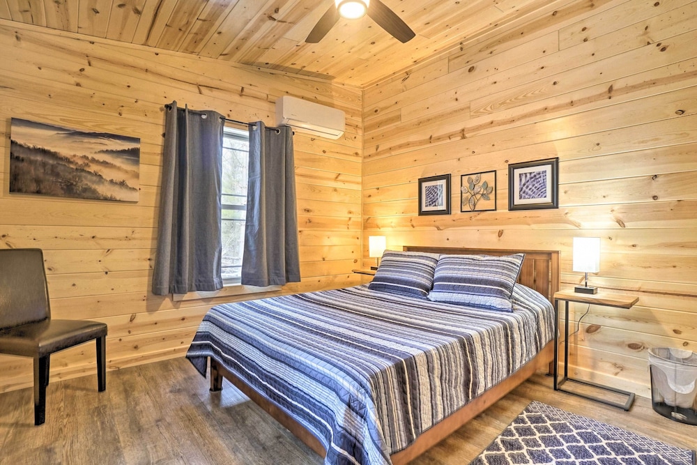 Quiet Pines Cabin Hocking Hills w/ Hot Tub & Pond view 3