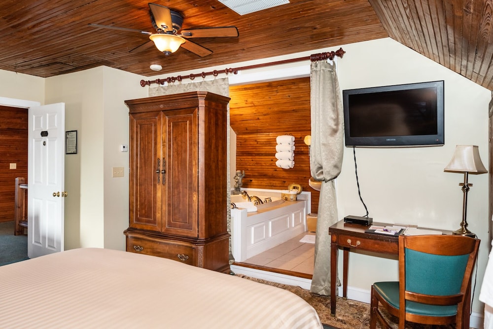 Burke Manor Inn & Pavilion view 3