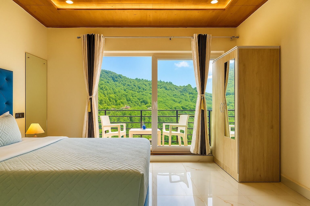 Hotel Shiva Lake - Near Mussoorie Lake