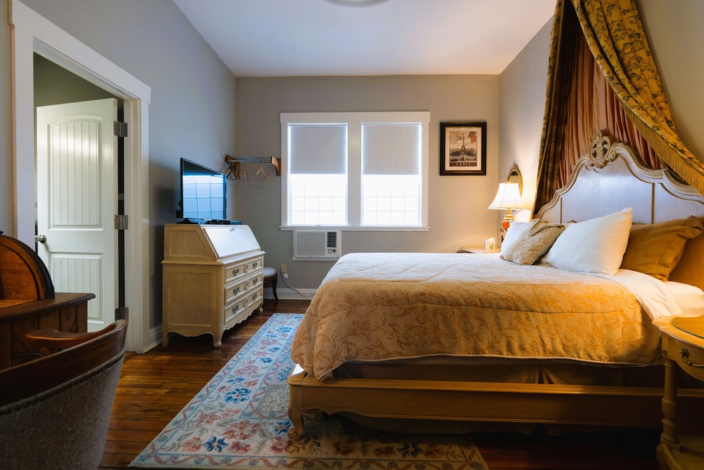 Oak Tree Hotel