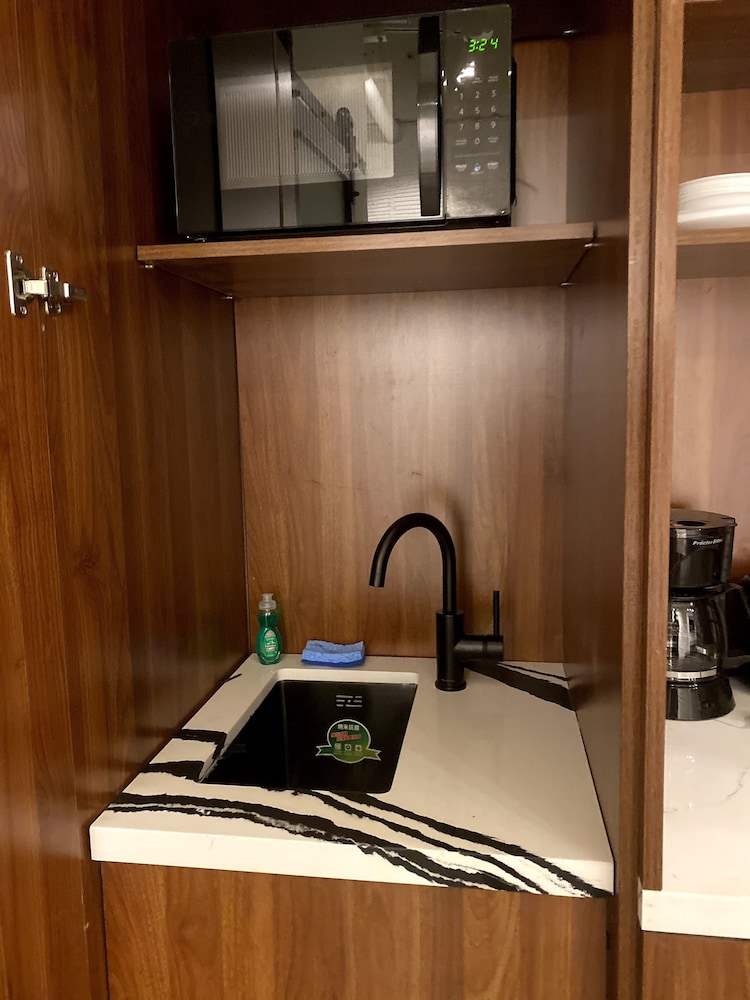 424 Gold Way-Apt. 301, Studio Apartment view 3