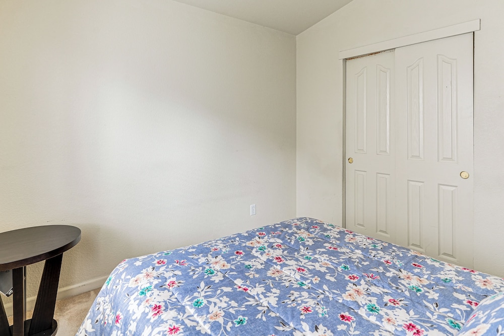 17 Mi to Napa: Spacious Vallejo Family Home!