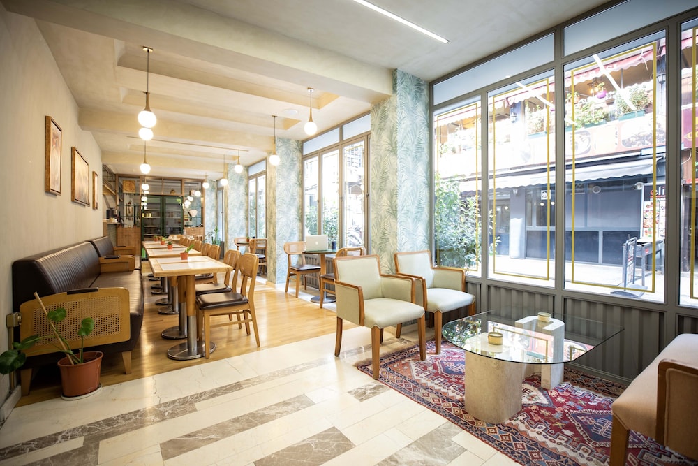 21 Rooms Hotel - Image 10