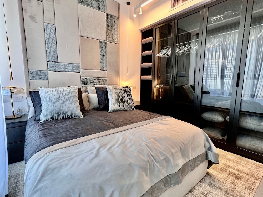 High End & City View by FeelHome view 2