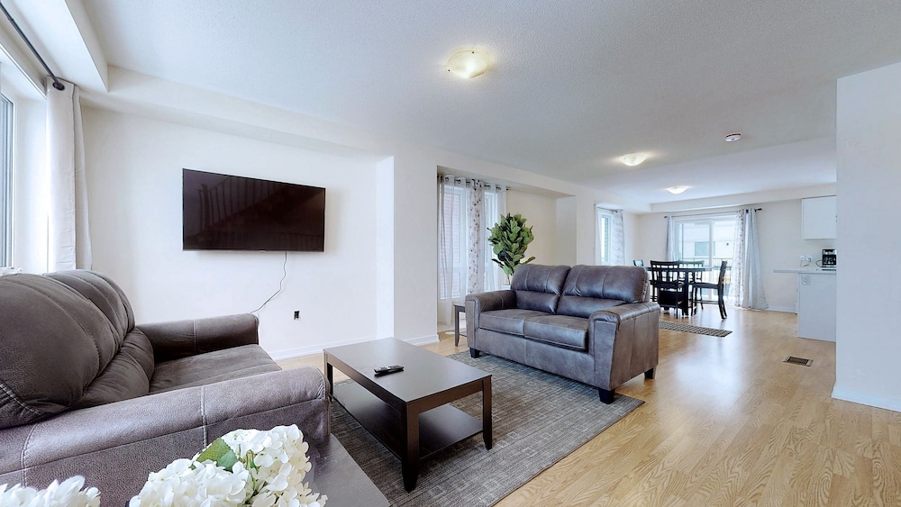 Modern 3-bedroom Oshawa Home