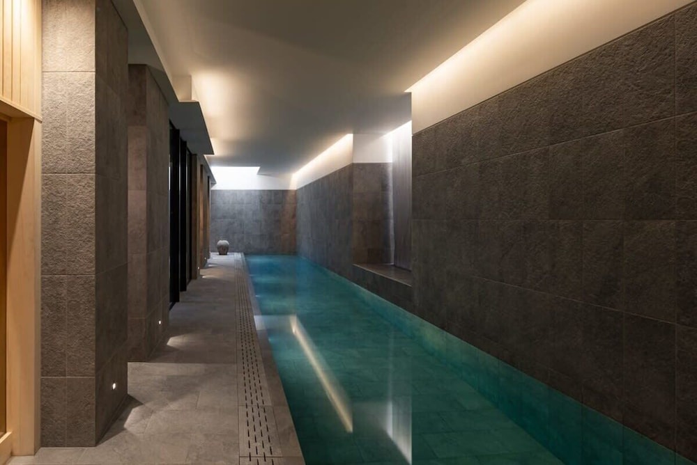 5 Bed House w/ Indoor Pool, Sauna & Private Garden - Fulham
