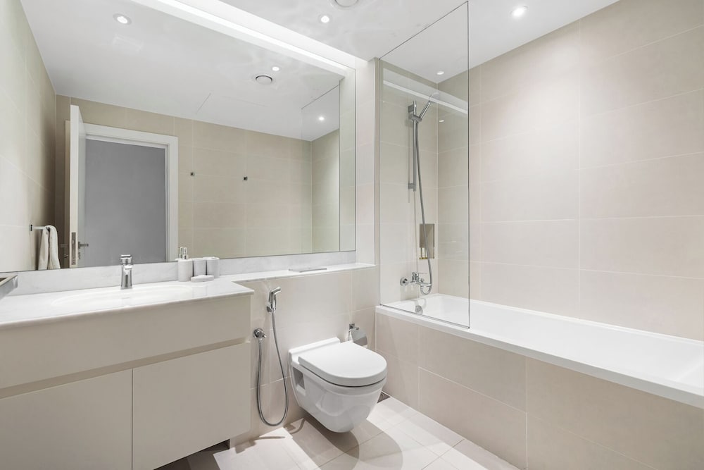 Stylish 2BR with Beach Access