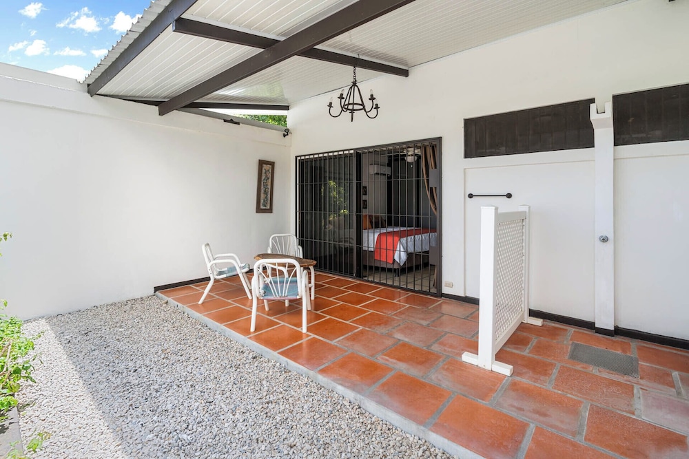3-BD Home with Pool, Walk to Beach
