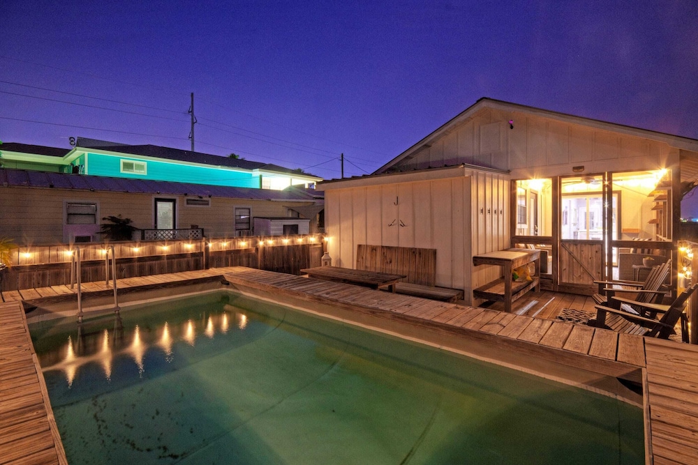 Simpatico by Avantstay Pool, Near Birding Center