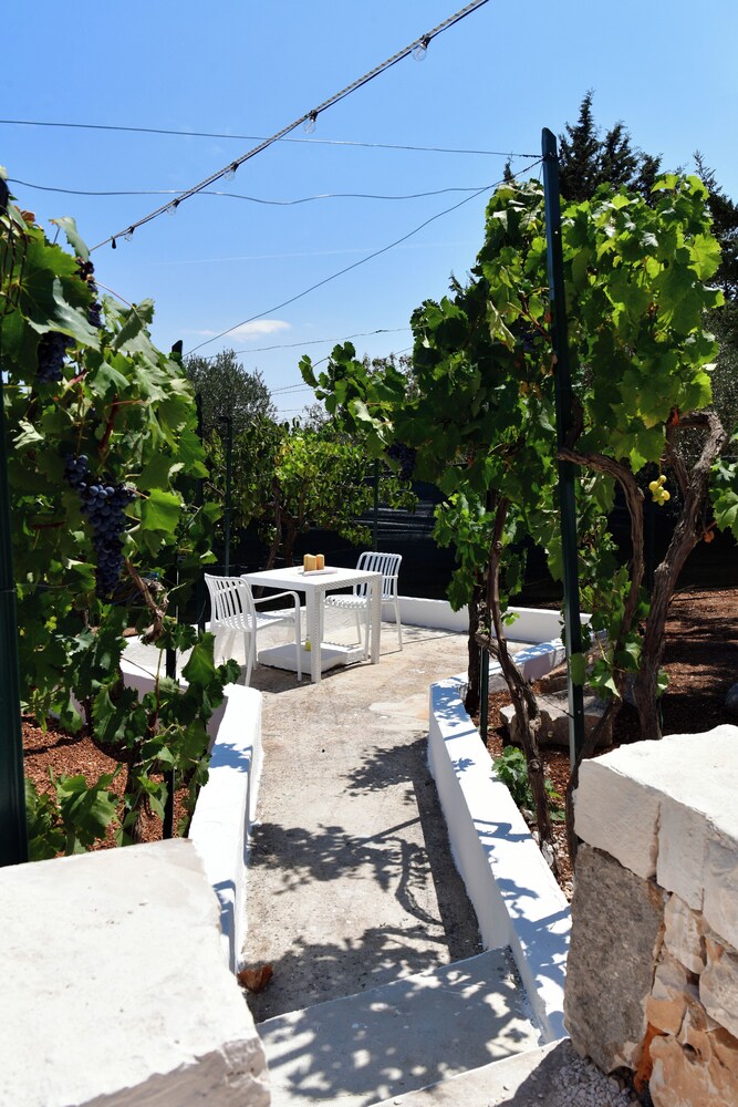 Lamarossa Trulli & Suites