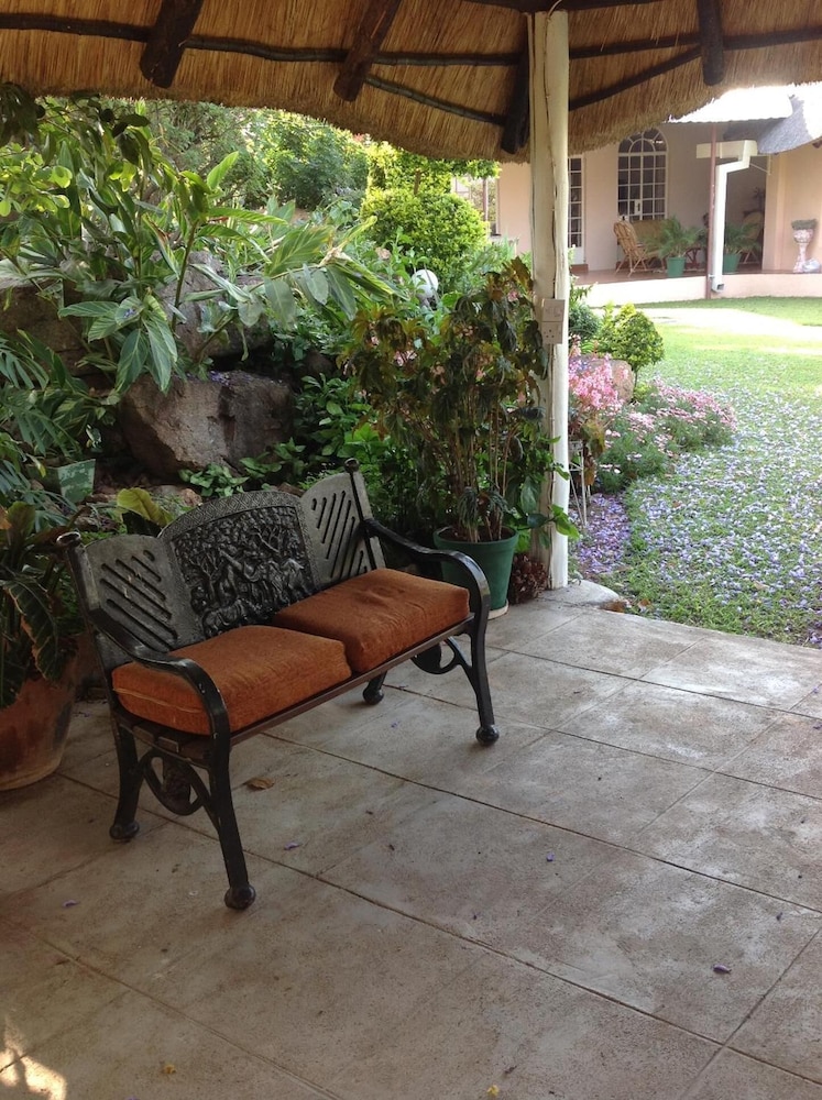 Lynn's Guest House