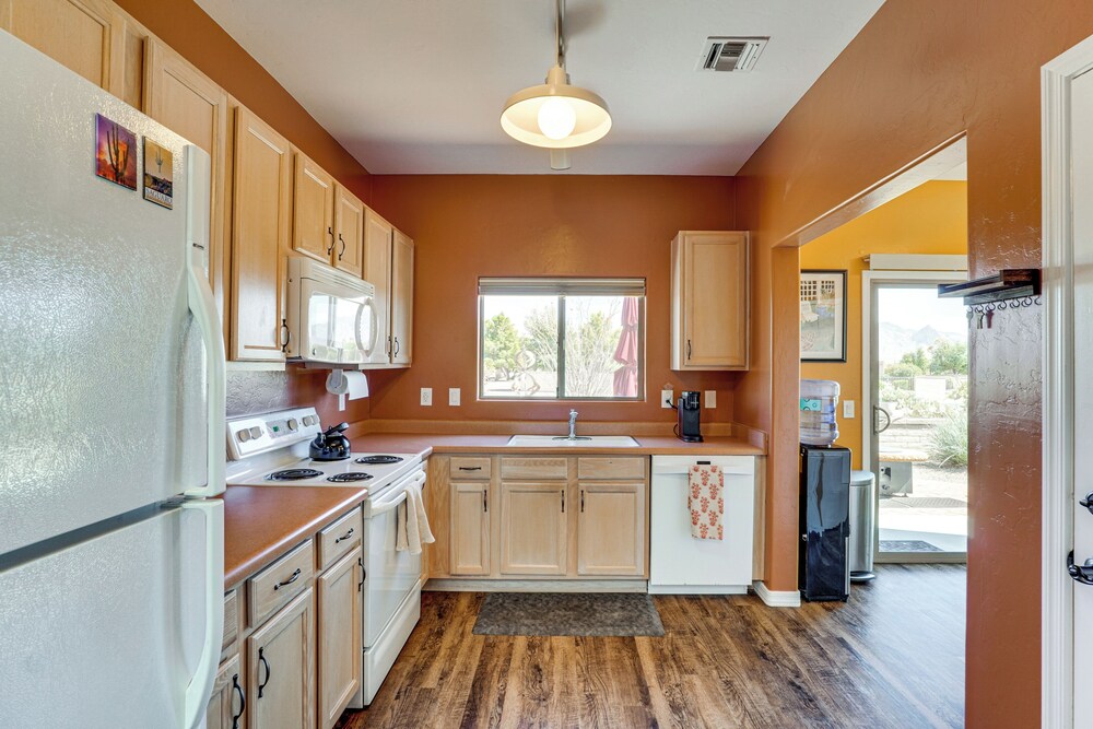 Mtn-view Oasis w/ Pool Access in Green Valley!