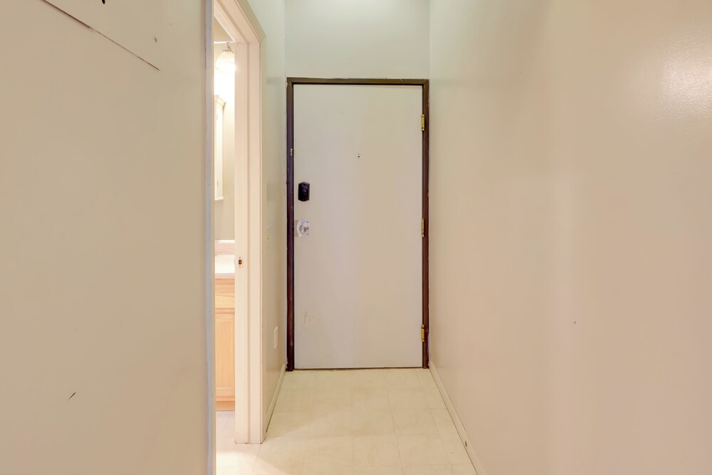 Explore Old Market: Convenient Omaha Condo