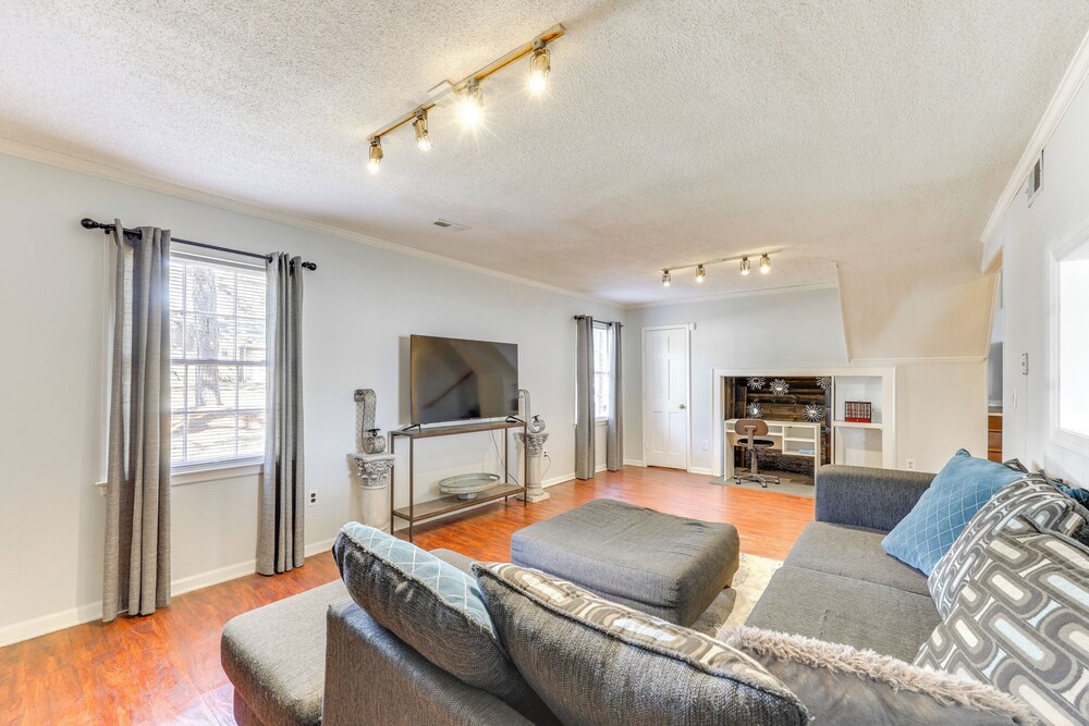 4 Mi to Dtwn: Home w/ Deck & Yard in Wilson