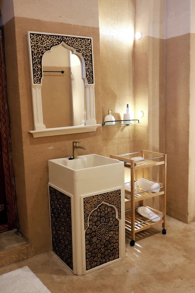 Bait Al Muallem by Nomad Inn