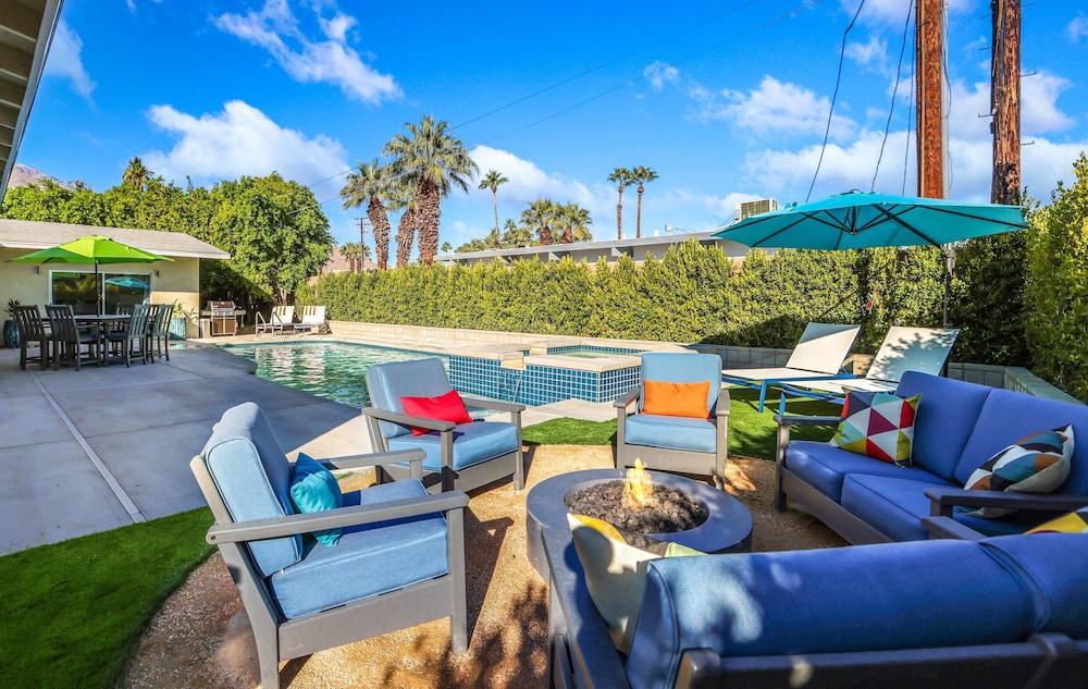 Luring Palms Oasis