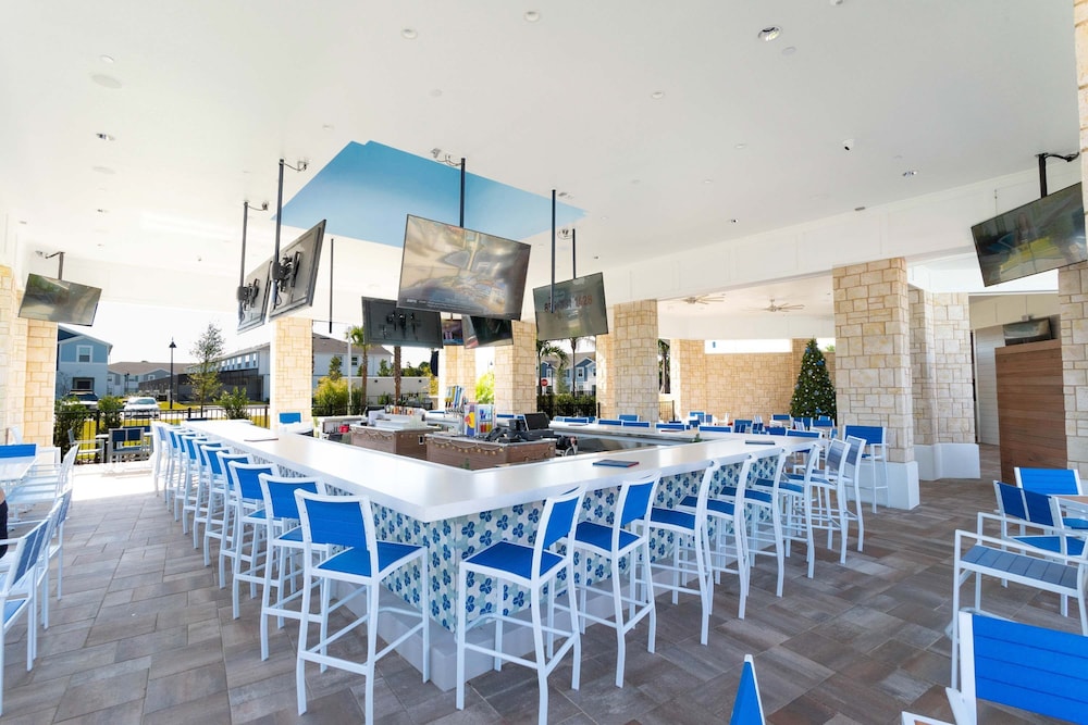 Chic 10br Retreat With Themed Rooms Pool