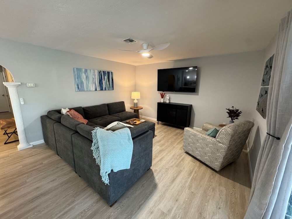 Punta Gorda Isles South Facing Pool, Dog Friendly, Less Than 2 Miles To Downtown 3 Bedroom Home