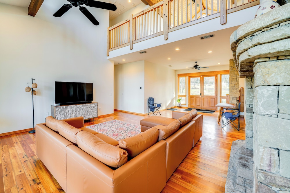 6 Mi to Lewisville Lake: Spacious Ranch Home