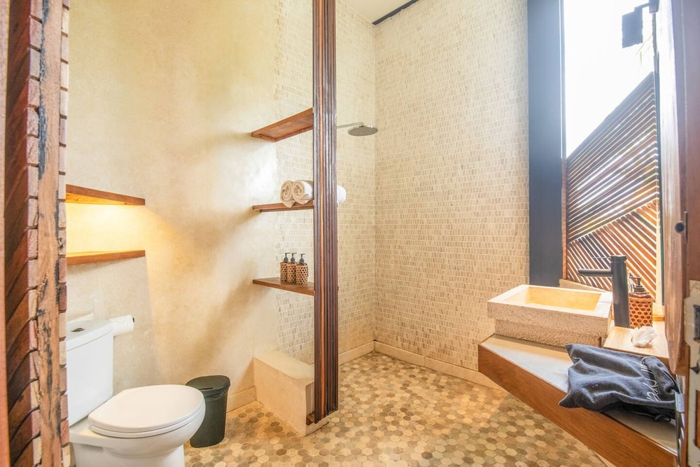 BAZ Villa 12 Studio 2 L Elegant 1BR Loft With Art Deco Flair Shared Pool