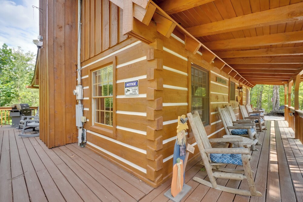 Hot Tub & Deck! 'bear Hugs Cabin' Near Gatlinburg
