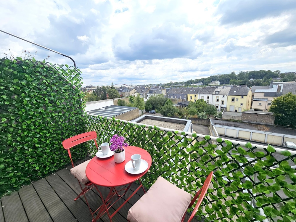 Well Appointed 2BR w terrace&parking