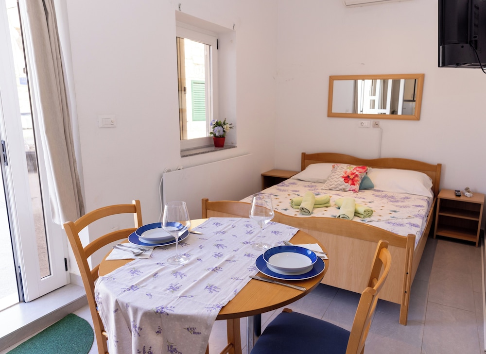 Apartments Kastilac with sea view