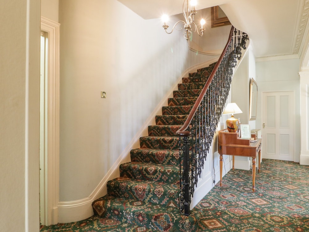 Milton Manor